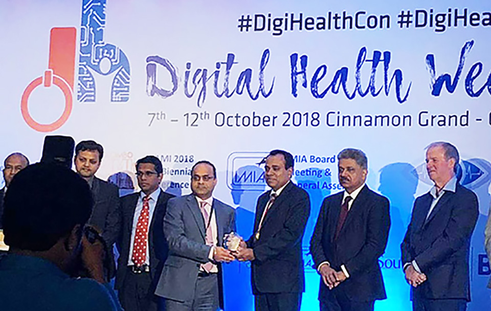 20181012-Digital-Commonwealth-Award-for-his-SMAART-Health-Kiosk-2.jpg